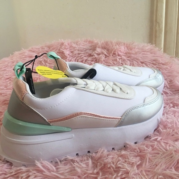 Ardene platform comfort foam sneakers‎ /sz7-New - Picture 1 of 7